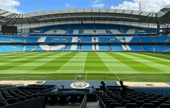 Innenaufnahme des Etihad Stadiums in Manchester