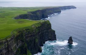 Die Cliffs of Moher in Irland.