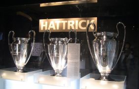 Drei Champions League Pokale