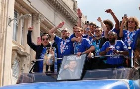 Das Team von Leicester City nach dem Aufstieg in die Premier League 2024