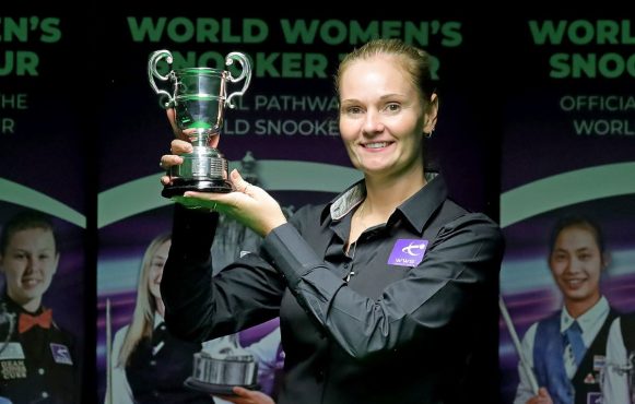 Aufnahme von Reanne Evans nach dem Sieg der Women’s Snooker Masters.