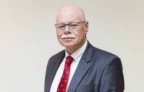Offizielles Foto des Bremer Senators Ulrich Mäurer