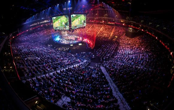 Finale der League of Legends World Championship 2015 in der Mercedes-Benz-Arena in Berlin