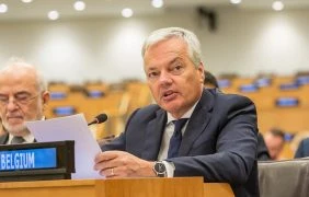 Didier Reynders während einer Rede im EU-Parlament