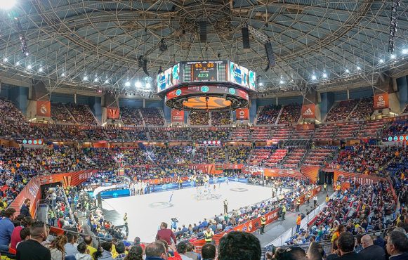 Eine Basketball-Arena bei einem Spiel der EuroLeague