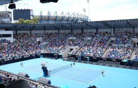 Ein Tennisstadion bei den Australian Open.