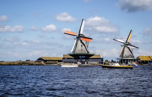 Typische Windmühlen in den Niederlanden.