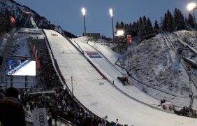 Aufnahme einer Skisprung-Schanze.