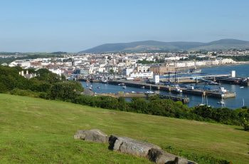 Isle of Man: Polizei durchsucht Büros zweier iGaming-Firmen wegen Geldwäscheverdacht