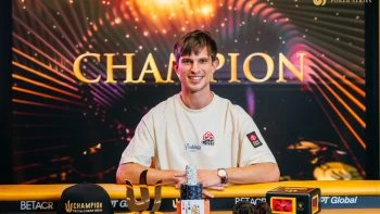 Österreichischer Poker-Profi Mario Mosböck sichert sich dritten Triton-Titel und 1.836.570 USD