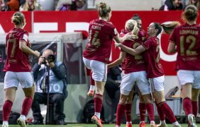 Aufnahme der Münchner Spielerinnen beim Torjubel.