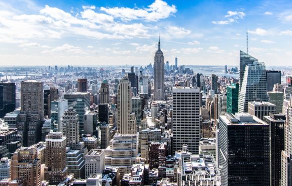 Blick auf die Skyline von New York City.