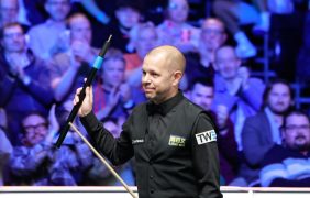 Aufnahme von Barry Hawkins nach seinem Sieg gegen Judd Trump bei der Tour Championship 2025.