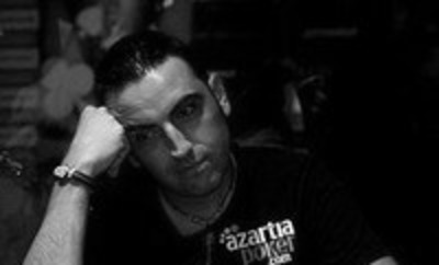 Santi Torres im Porträt.