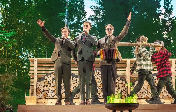 Aufnahme der Band KAJ bei der Performance ihres Songs Bara bada bastu.