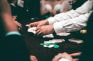 Poker-Dealer bei der Arbeit.