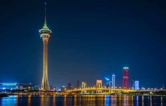 Skyline von Macau bei Nacht.