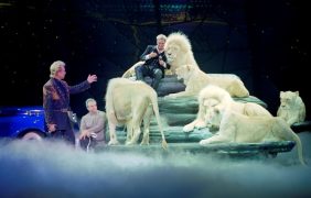 Aufnahme eines Auftritts von Siegfried und Roy im Mirage Hotel in Las Vegas.