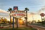 Schild mit Aufschrift Welcome to Fabulous Las Vegas bei Sonnenuntergang.
