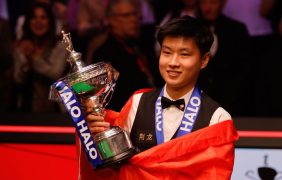 Aufnahme von Zhao Xintong nach dem Gewinn der Snooker-Weltmeisterschaft 2025.