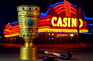 Ein leuchtendes Casino, davor der DFB-Pokal und ein Hockeyschläger samt Puck.