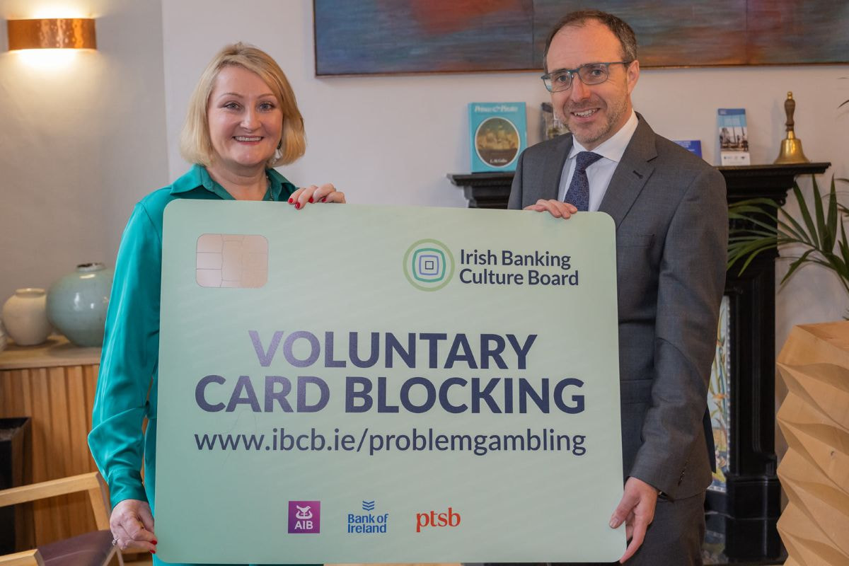 Aufnahme von Marion Kelly, CEO von IBCB, im Rahmen der Vorstellung der Kampagne Voluntary Card Blocking.