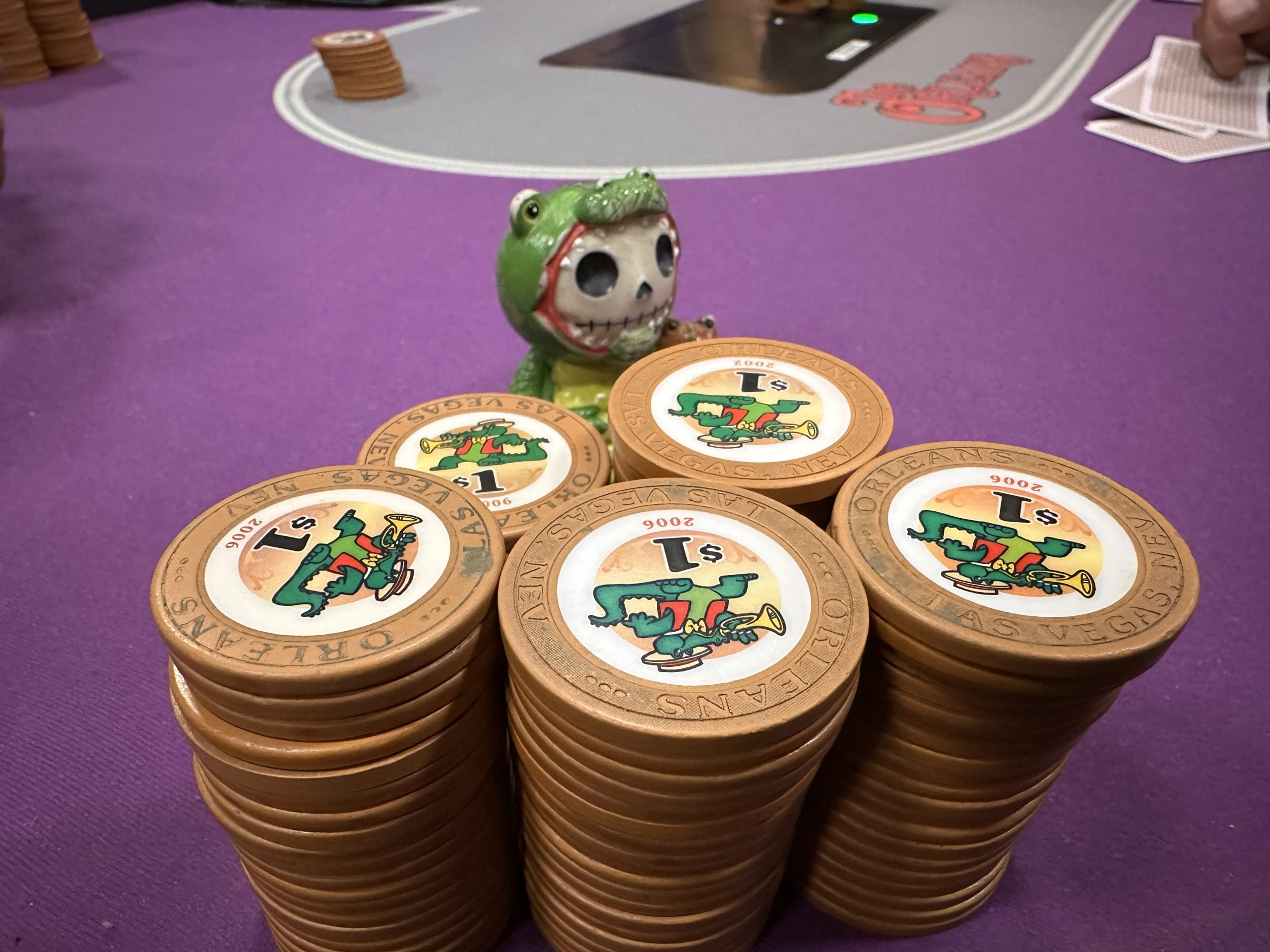 Pokerchips auf einem Pokertisch in Las Vegas.