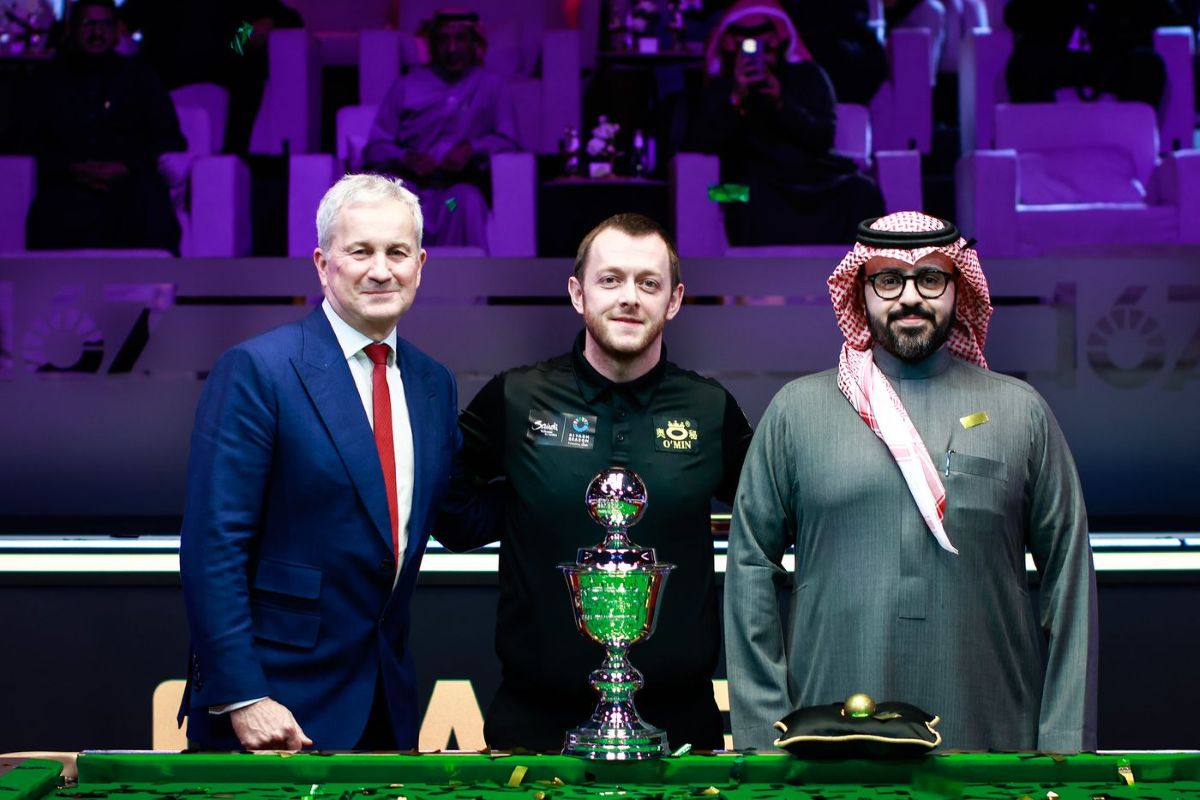 Aufnahme von Mark Allen nach dem Sieg der Riyadh Season Snooker Championship 2025.