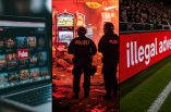 Ein Laptop mit einem Fake-Casino, zwei Polizisten vor Spielautomaten & die Bandenwerbung in einem Fußballstadion.